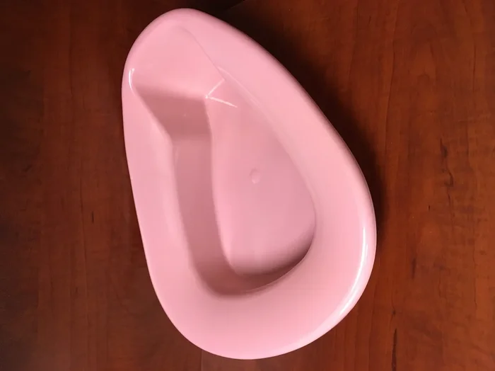 Stackable Bedpan Gold 2 Quart / 1893 Ml